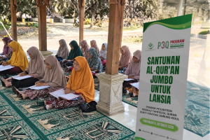Al Majdi Indonesia Hadirkan Al-Qur’an Jumbo untuk Lansia di Gunung Kidul, Yogyakarta