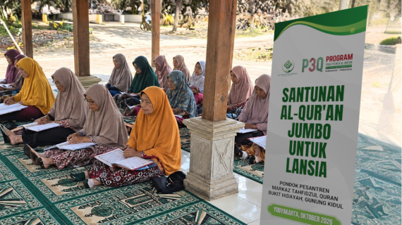 Al Majdi Indonesia Hadirkan Al-Qur’an Jumbo untuk Lansia di Gunung Kidul, Yogyakarta
